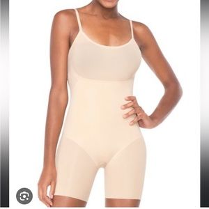 Spanx “Trust Your Thinstincts” Mid-thigh bodysuit, Medium